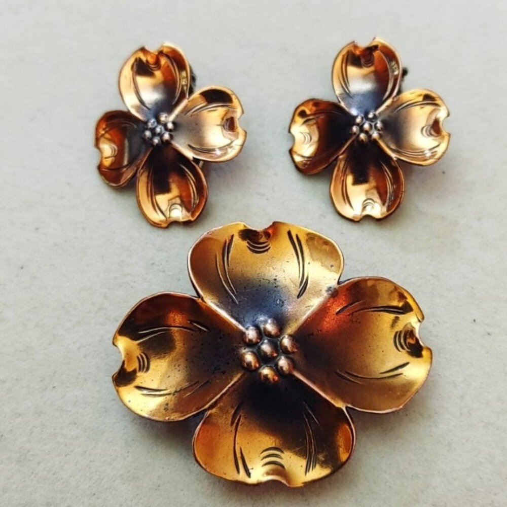 Dogwood Copper Flower Brooch Clip On Earrings Set Vintage Floral Design Jewelry